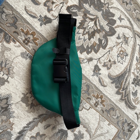 MAC - Picture 2 of 5